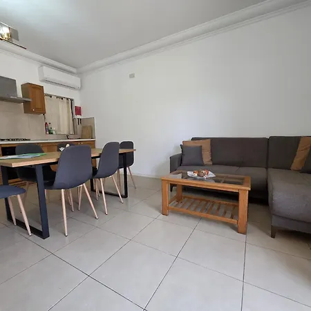 & Bright Free Wi-fi Appartement