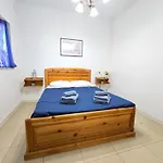 & Bright Free Wi-fi Apartment St. Paul's Bay