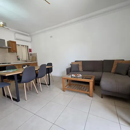 & Bright Free Wi-fi Apartment *