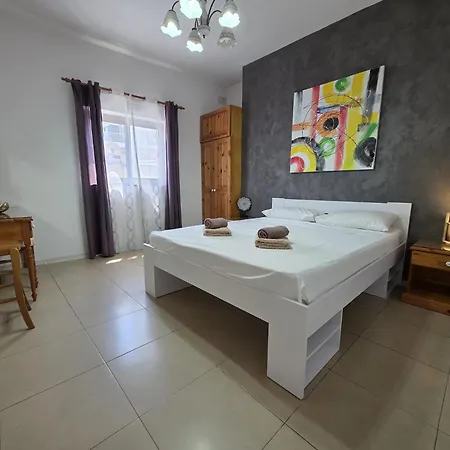 & Bright Free Wi-fi Apartment
